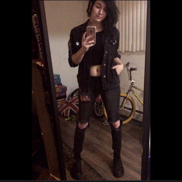 Meet your Posher, Quinn - Picture 1 of 1